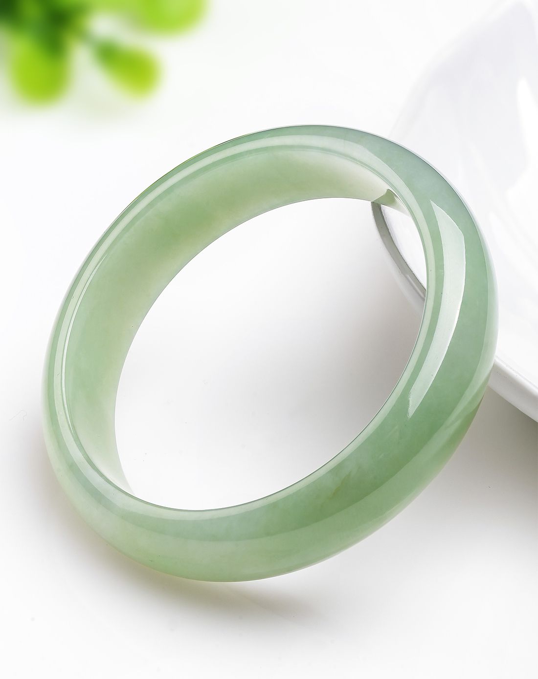 mary windsor 57mm冰糯种浅绿满色宽边翡翠手镯附证书