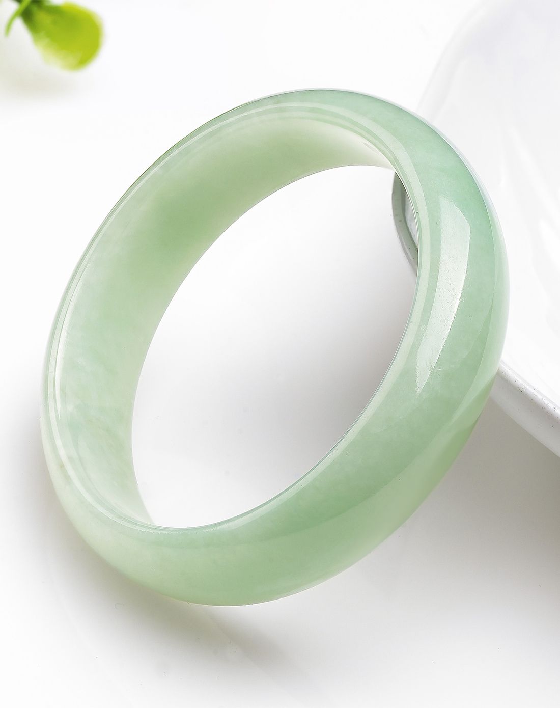 mary windsor 53mm冰润浅绿满色翡翠贵妃镯椭圆附证书