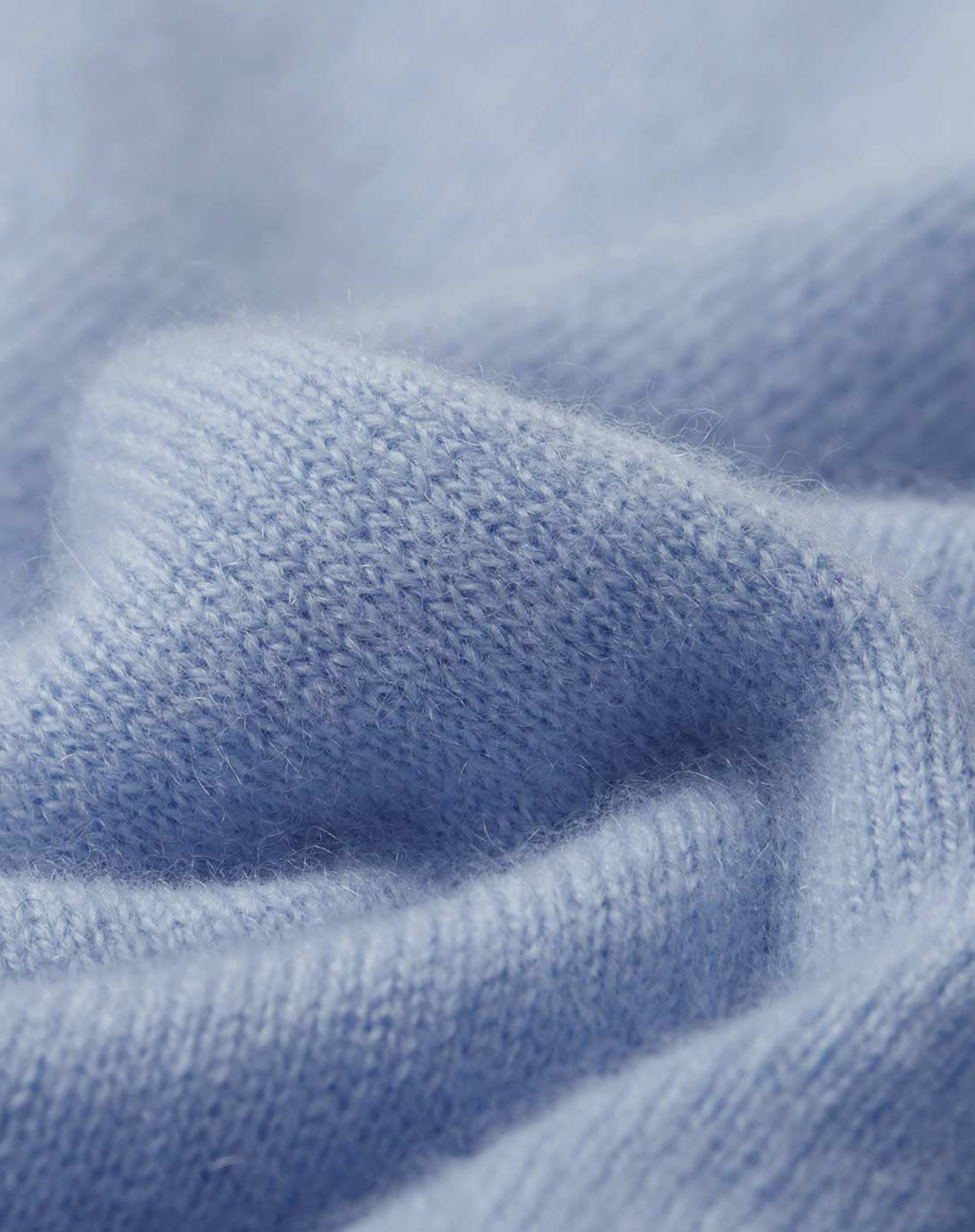 女浅蓝色山羊绒樽领套衫