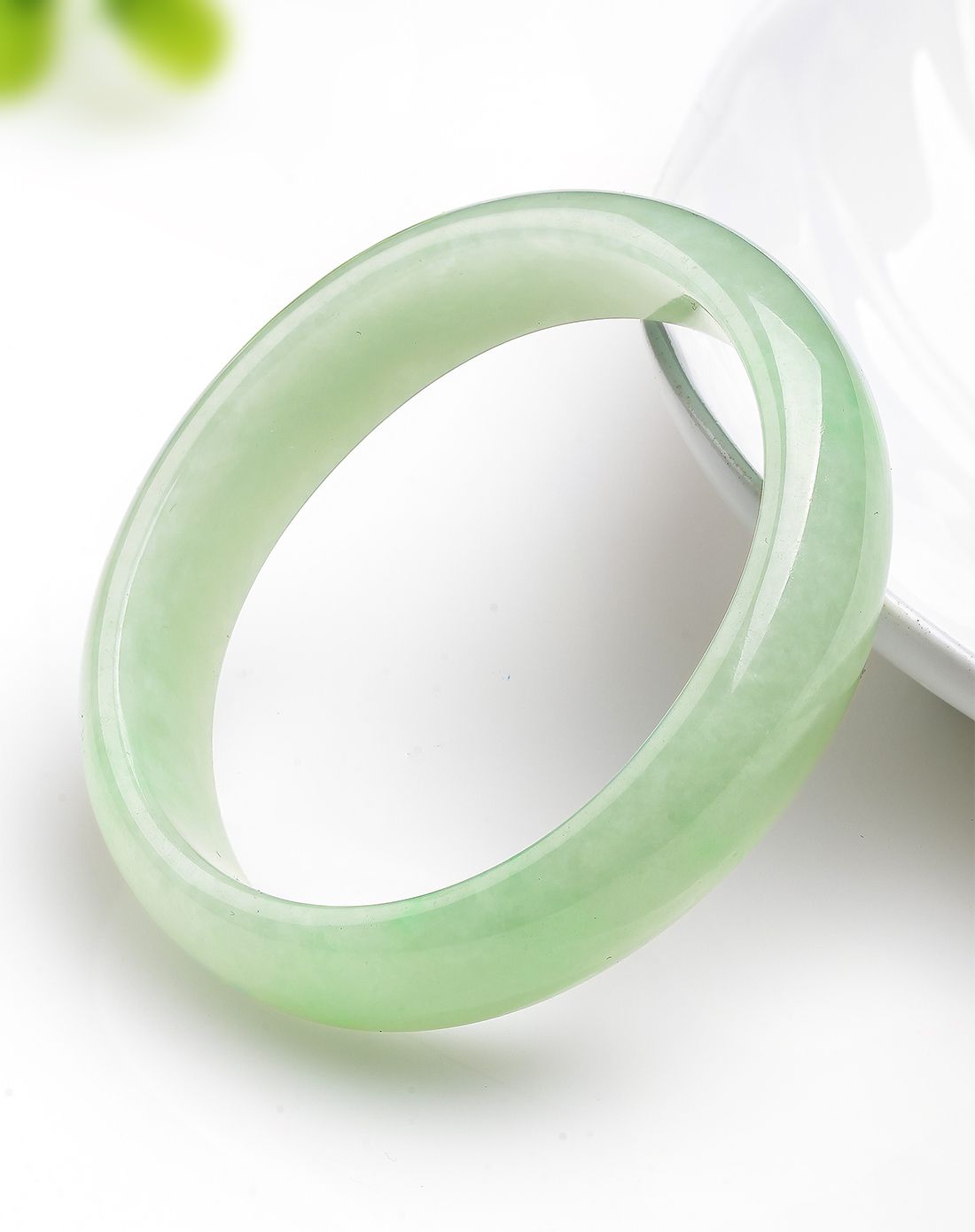 mary windsor 53mm冰润浅绿满色翡翠贵妃镯椭圆附证书