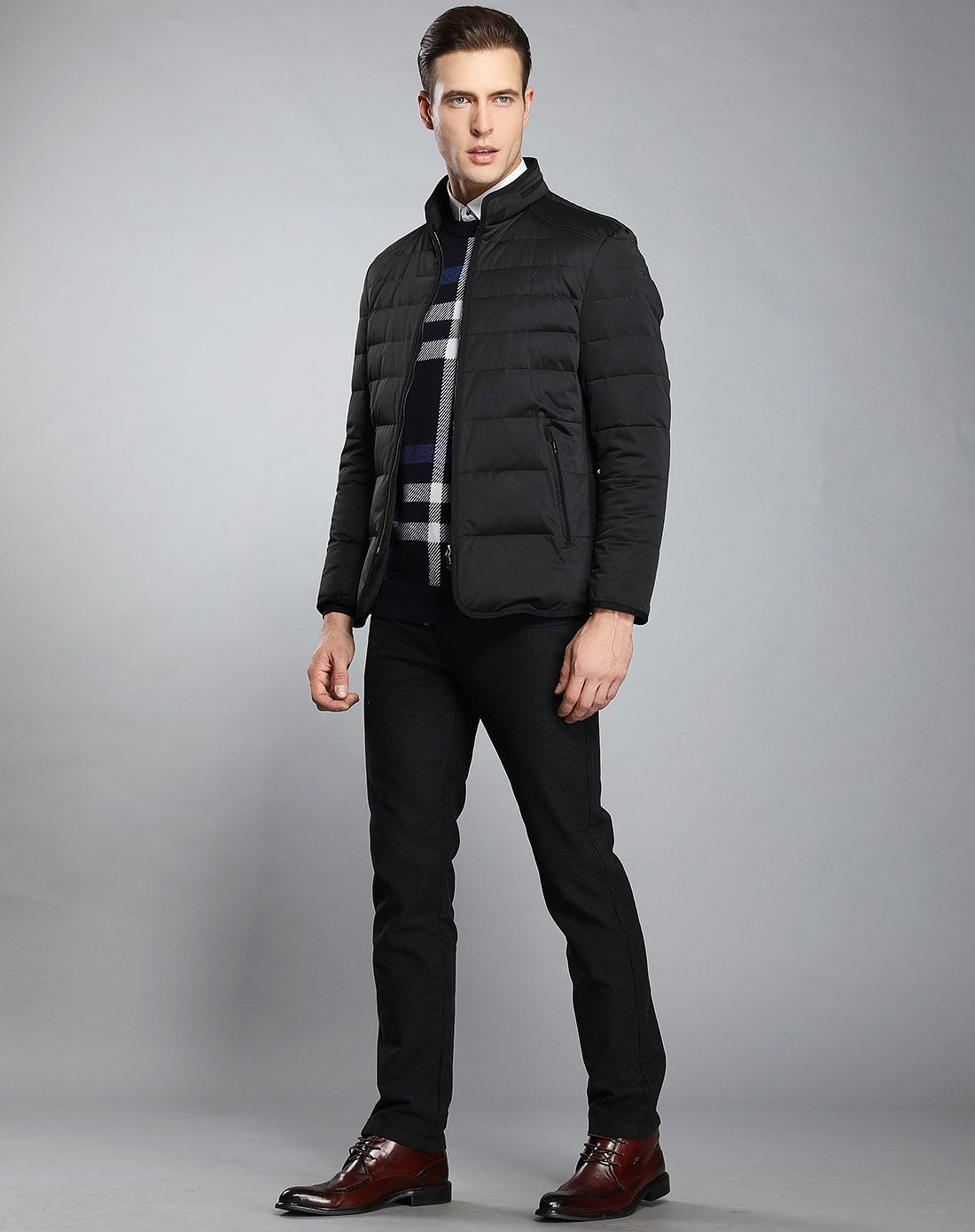 迪赛deicae男装专场 黑色拉链立领款时尚休闲保暖羽绒服