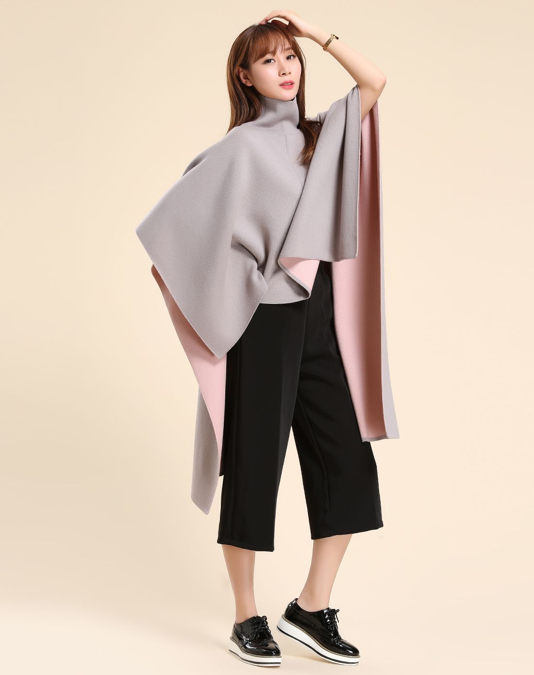 女士时尚帅气羊毛披风明石灰