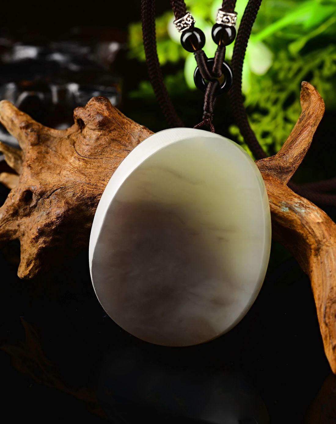 伊戴娇 老坑精品和田玉圆润平安牌