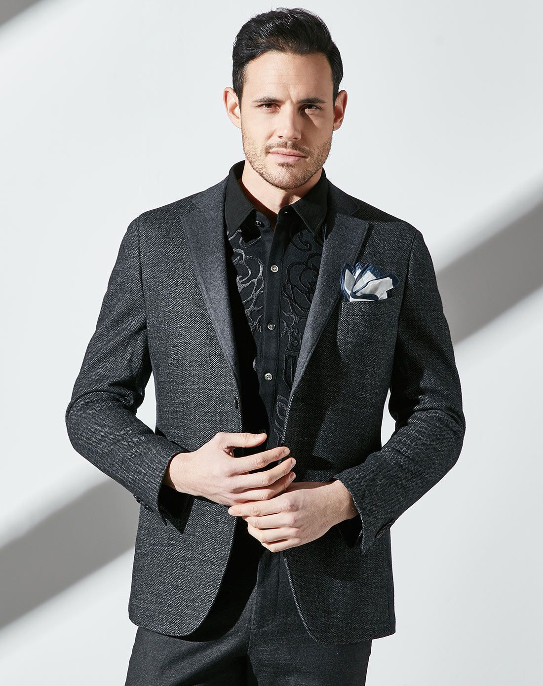 卓凡尼华伦天奴(宽松版) 经典商务休闲亲肤羊毛西服