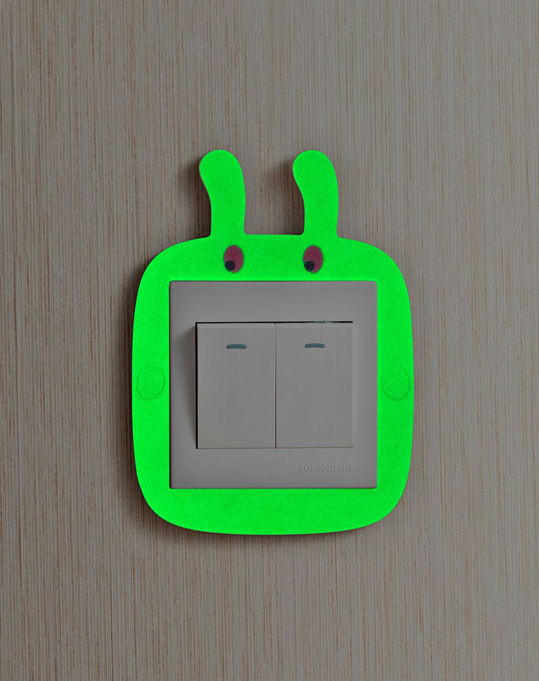 卡通夜光开关贴