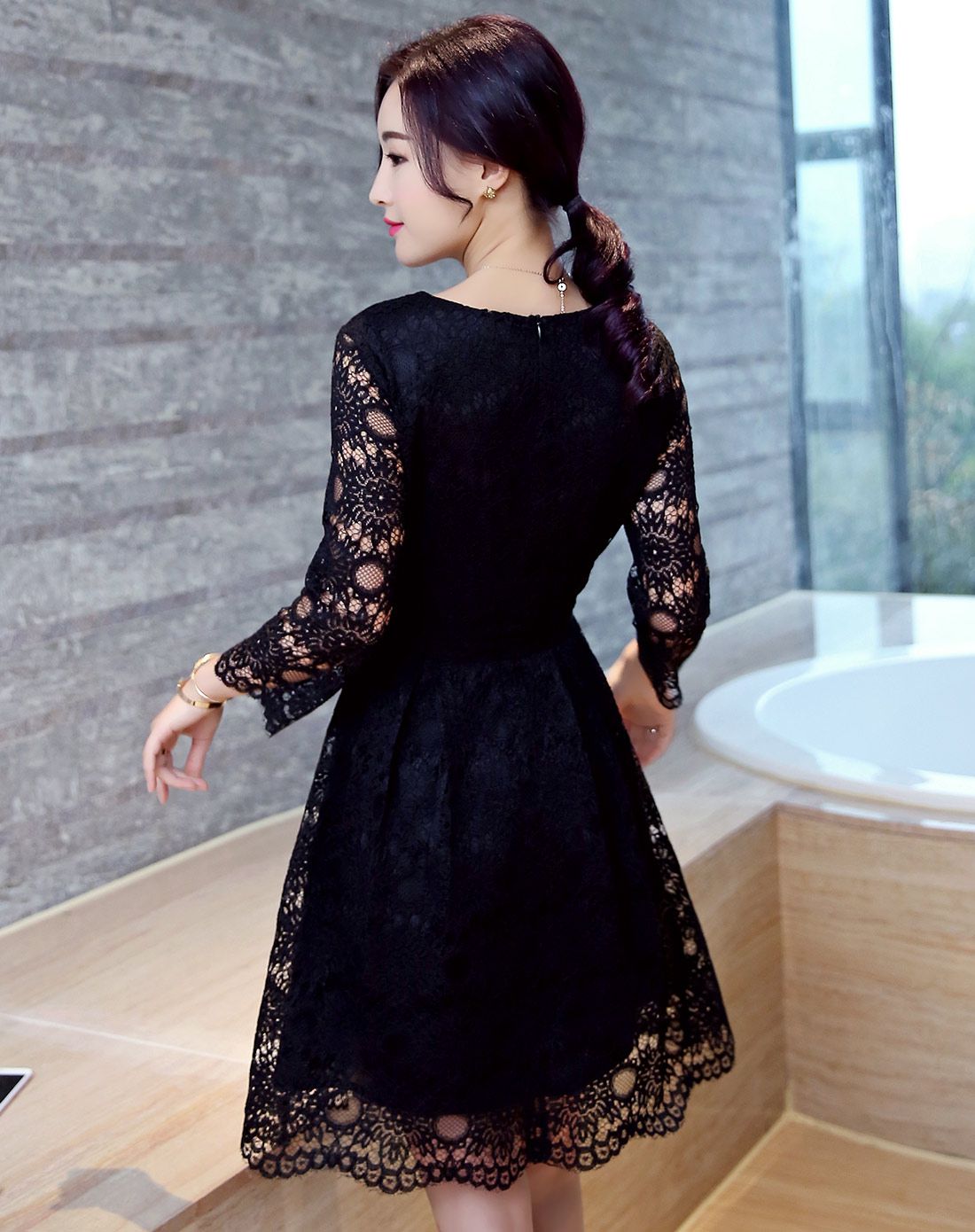 圆领蕾丝收腰显瘦中长款连衣裙黑色