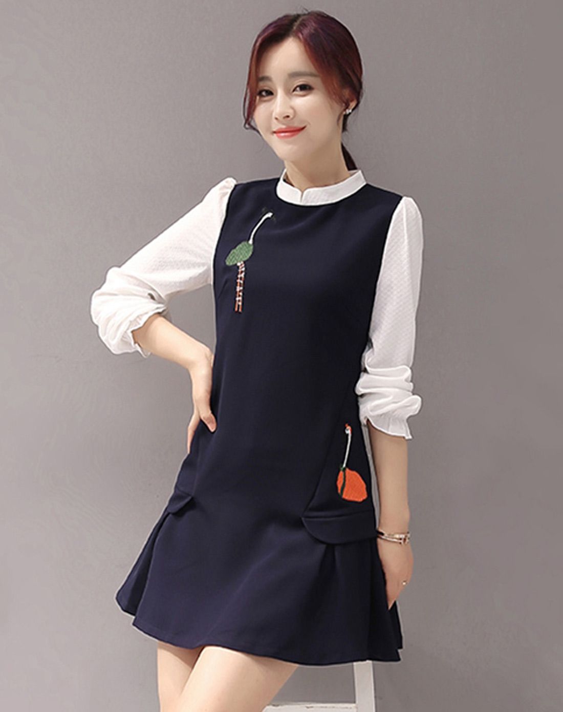 女藏青色小立领刺绣拼接气质连衣裙