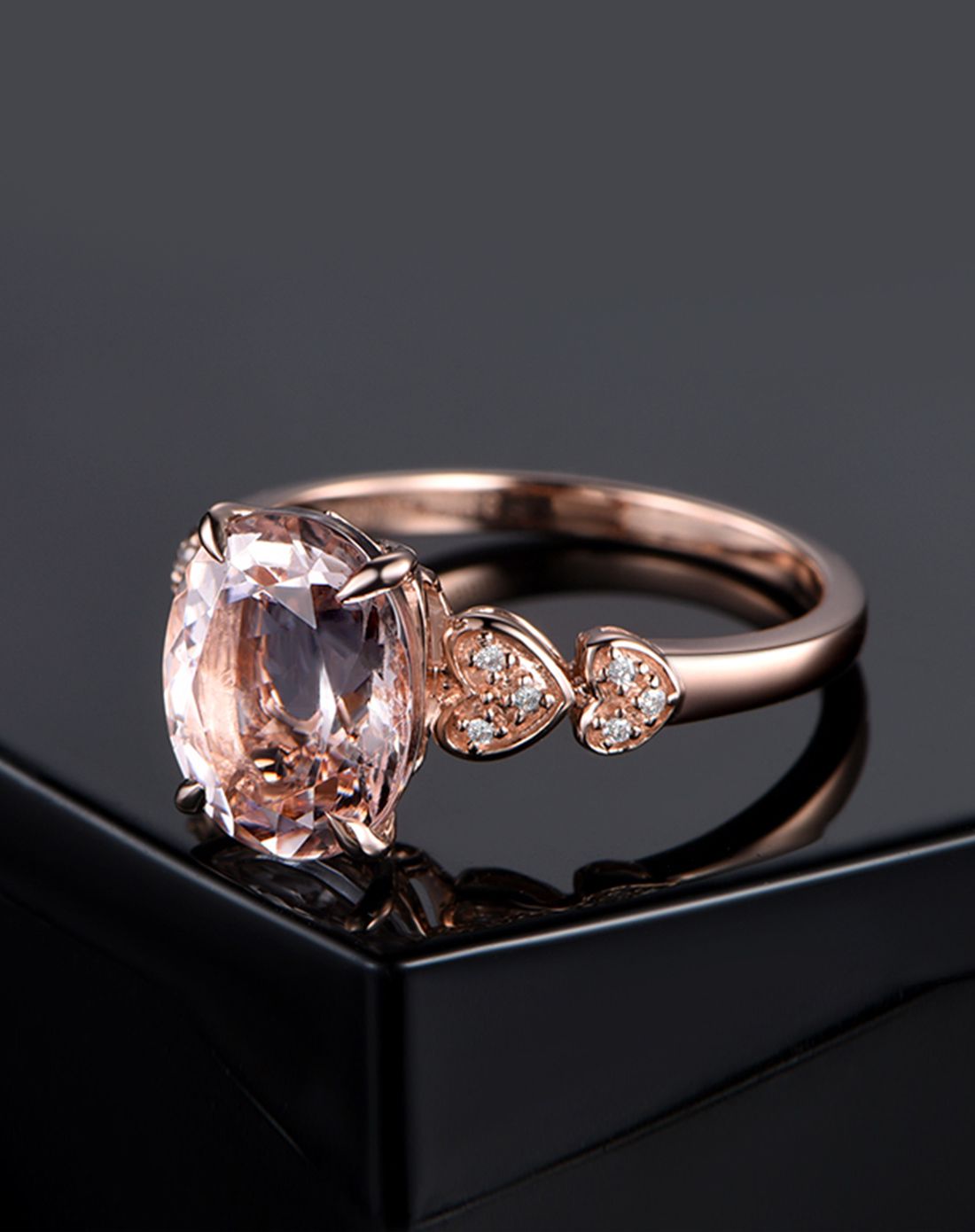 米莱2.92克拉摩根石红18k钻石戒指