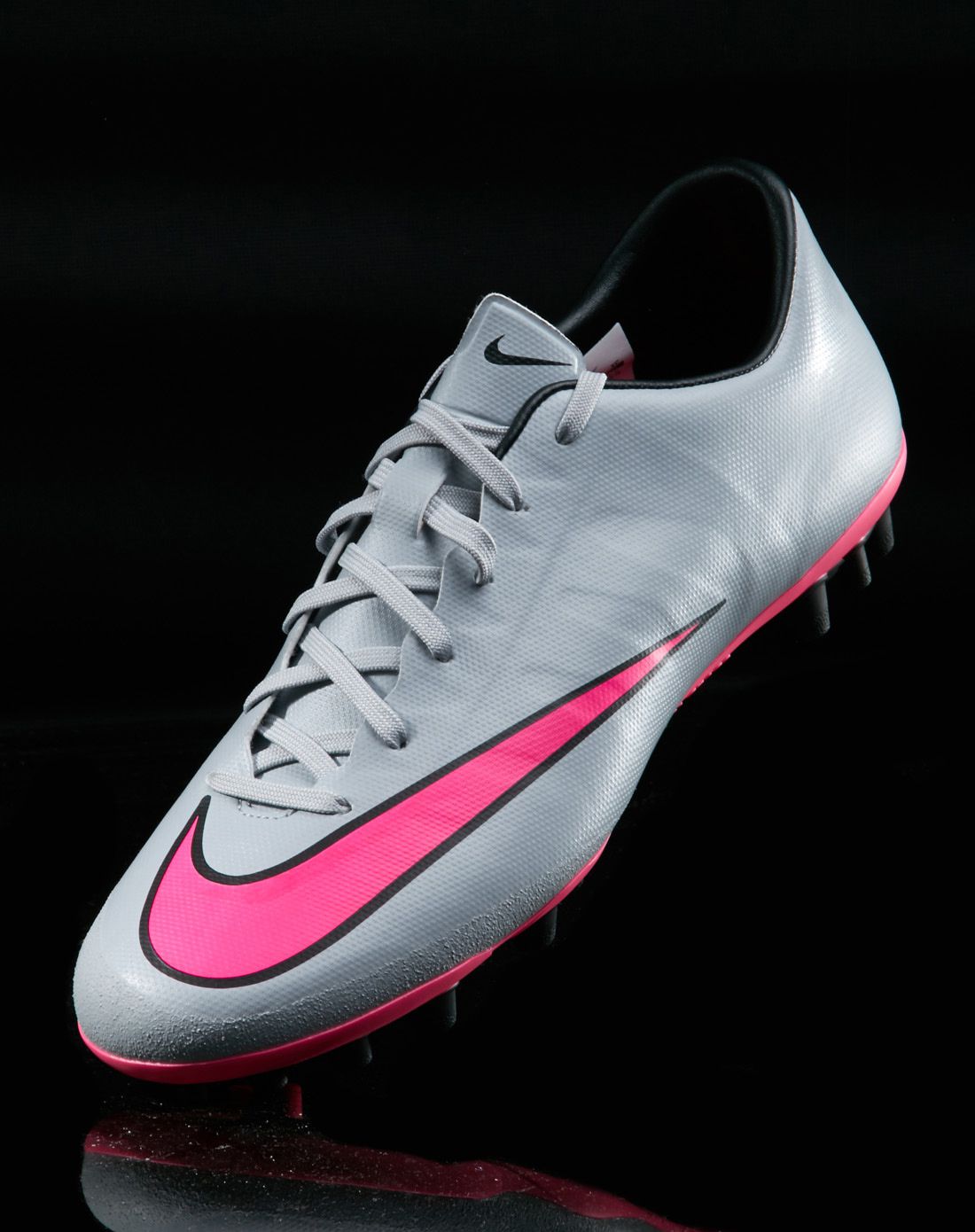 刺客 男款灰白色足球鞋 足球系列