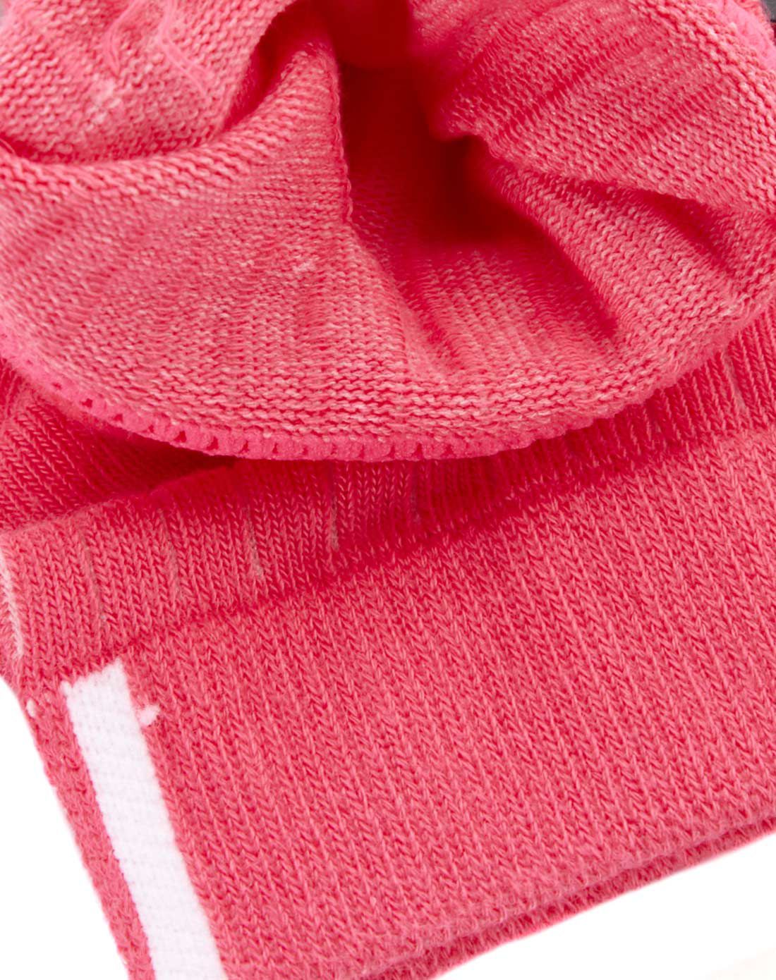 中性款玫红色袜子