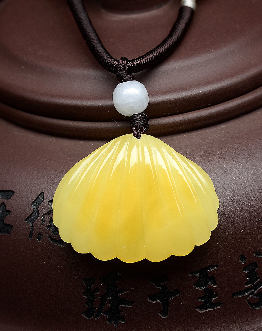 金万年 天然鸡油黄蜜蜡贝壳吊坠黄色