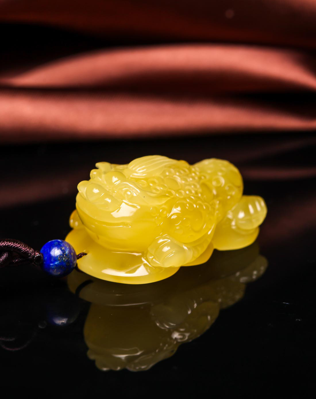 穗南 精雕三足招财金蟾满蜜蜜蜡挂件(含绳)