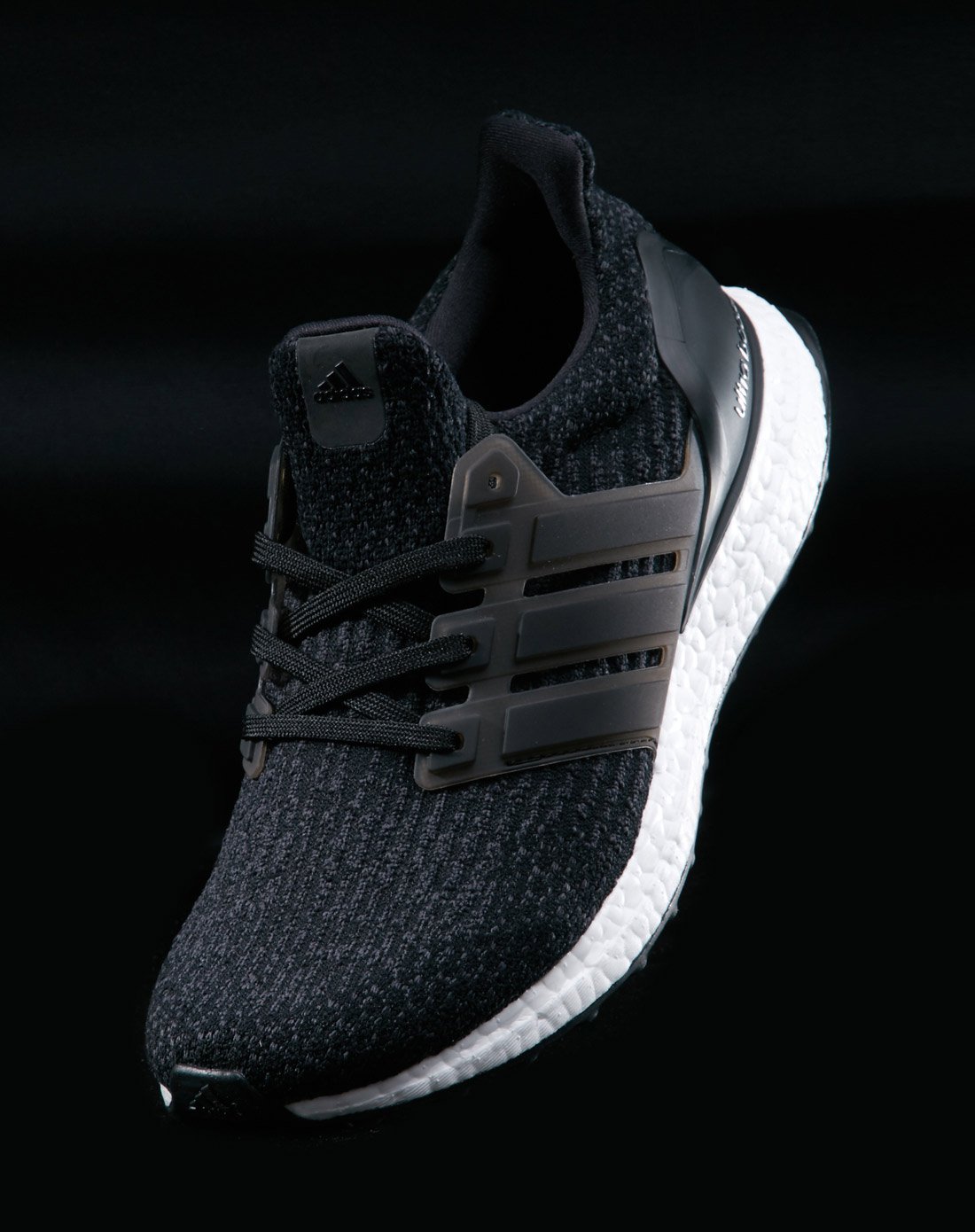 男款黑色跑步鞋 boost系列.