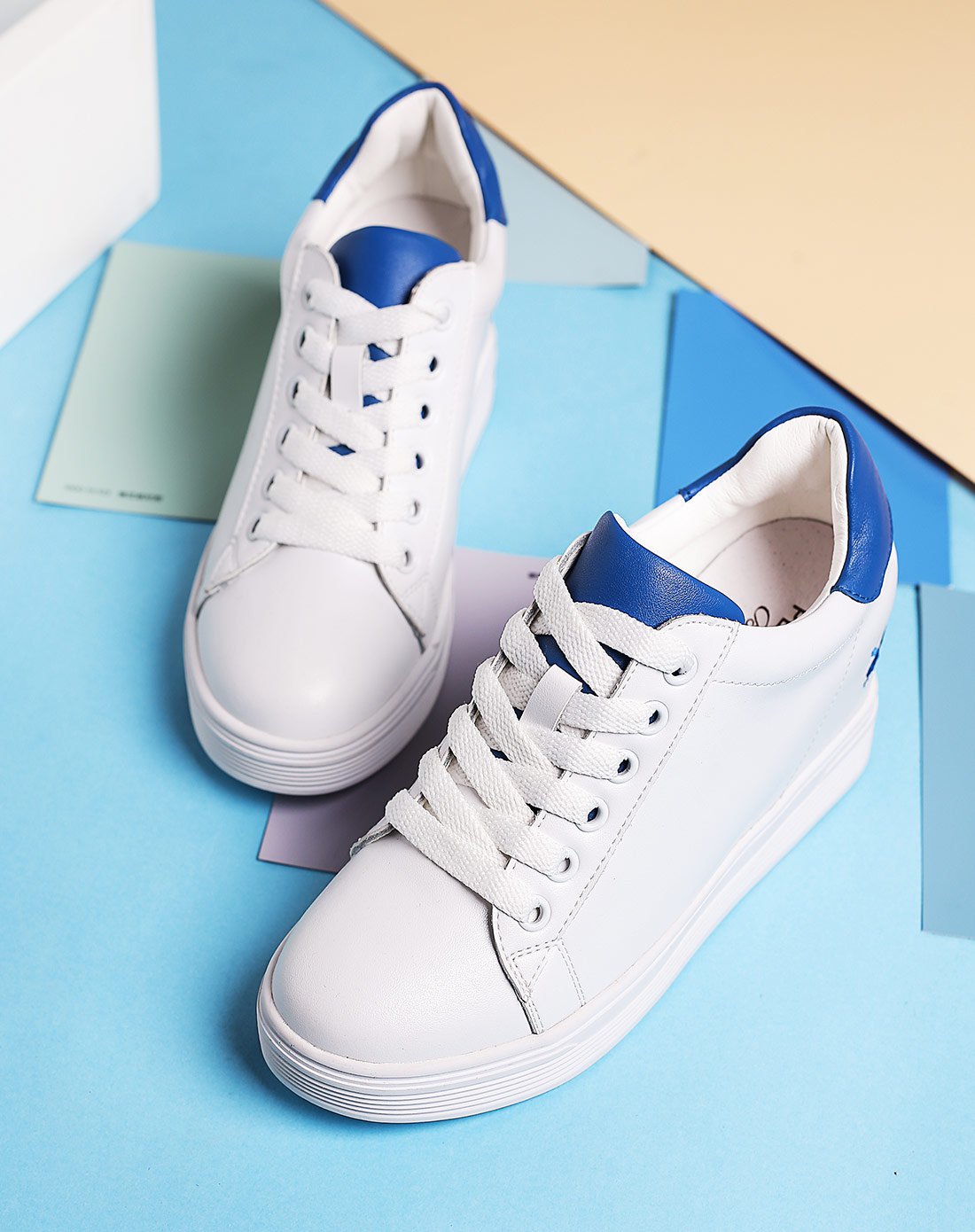 简约百搭牛皮系带休闲鞋白兰