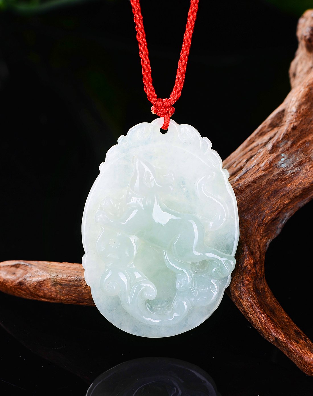 伊戴娇 天然翡翠a货冰糯种生肖牌