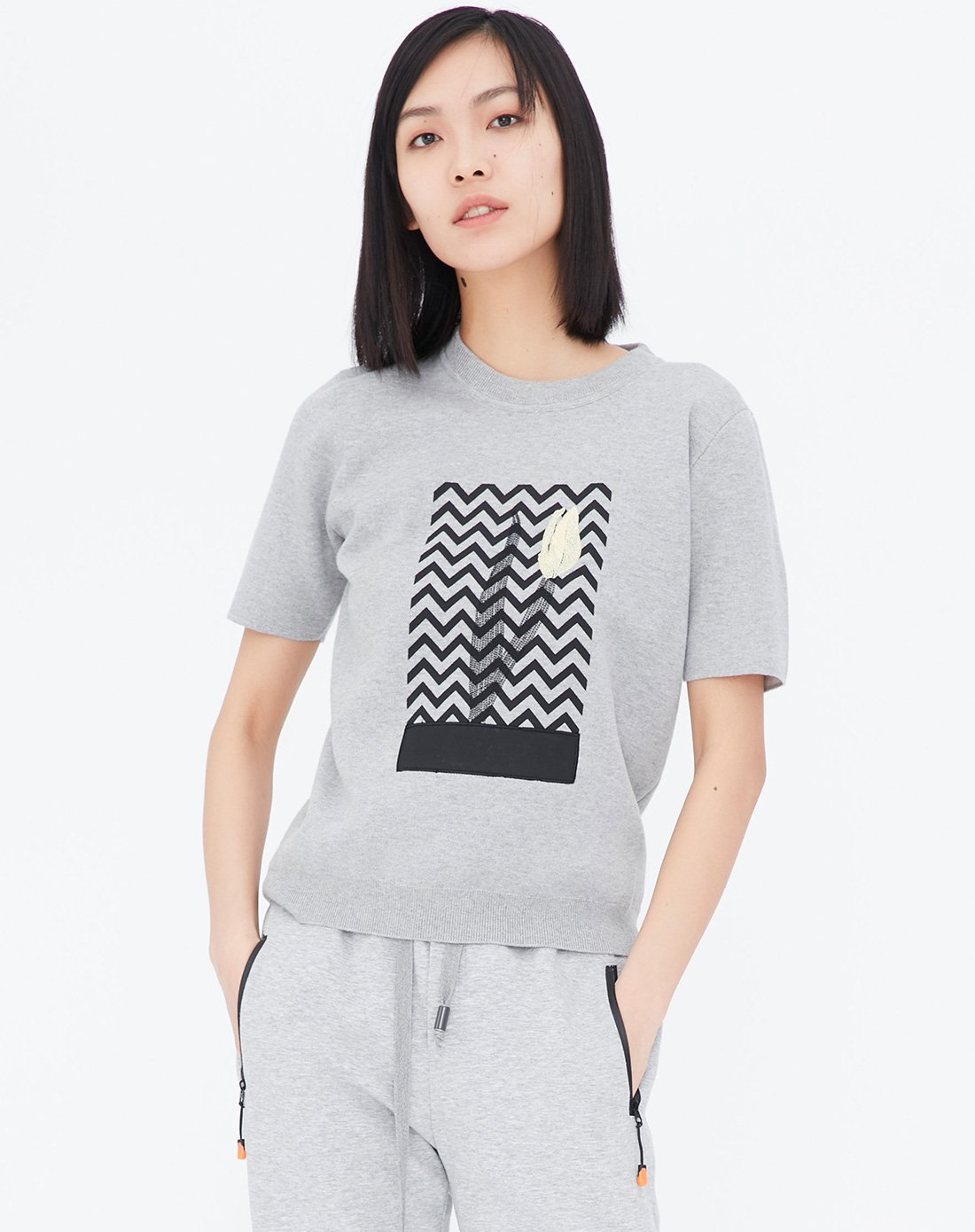 灰色女休闲简约短袖针织t恤衫