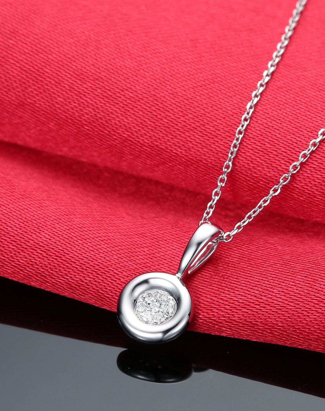 谢瑞麟 18k金钻石吊坠6围1款 约2分/7颗钻石