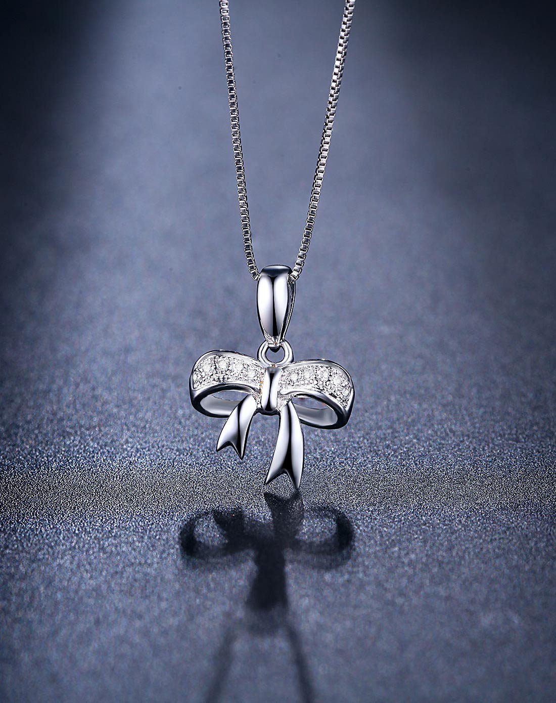 爱度 新品首发k白金钻石吊坠-蝴蝶结