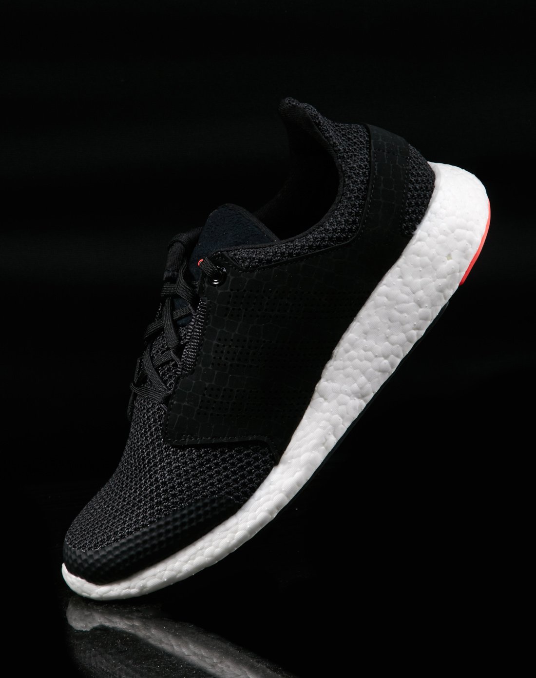 男款黑色跑步鞋 boost系列.