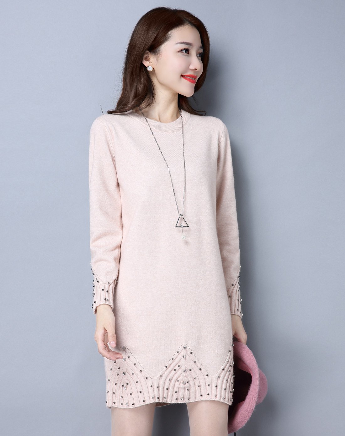女圆领长袖套头镶钻中长款针织连衣裙