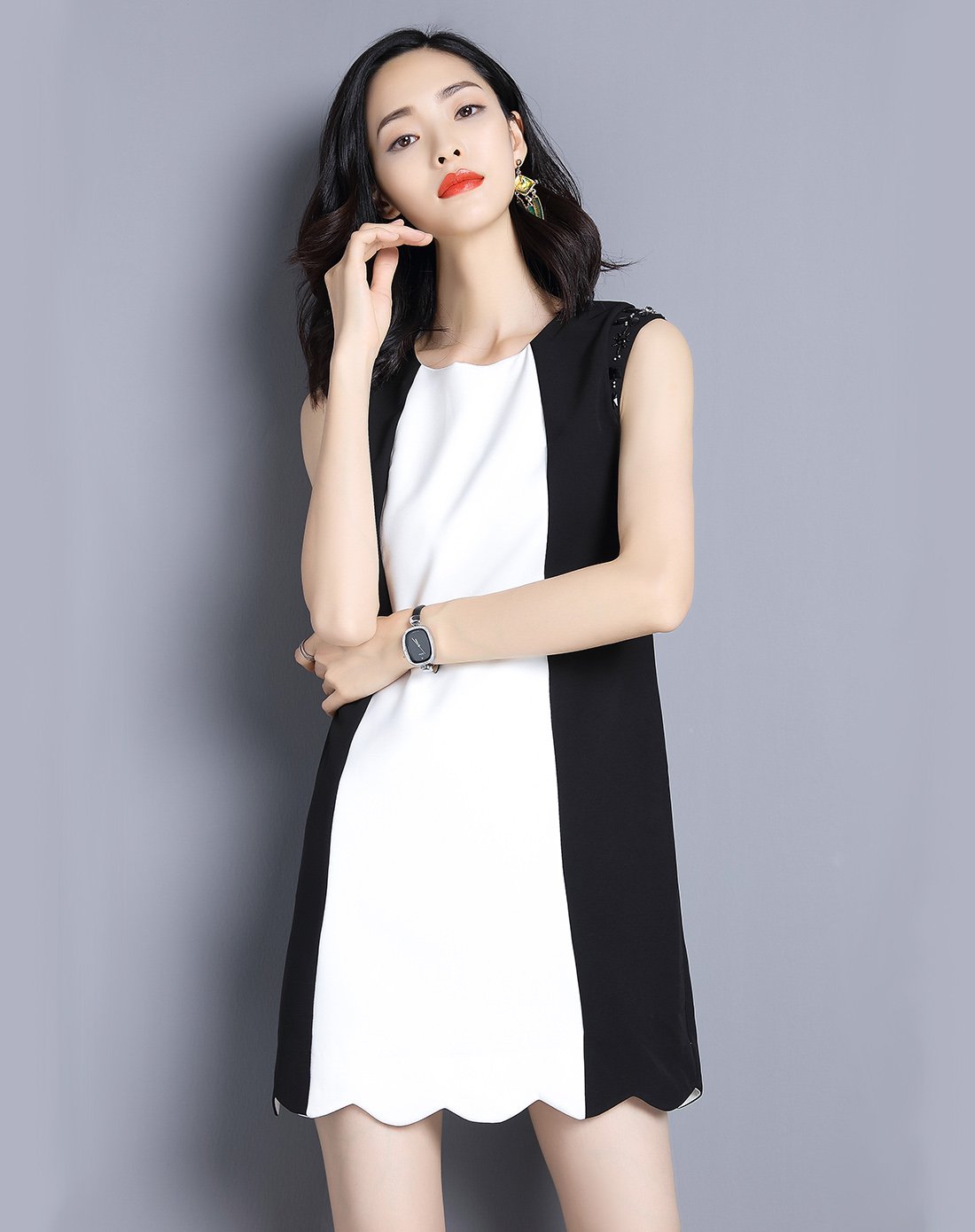 花边撞色拼接连衣裙白/黑