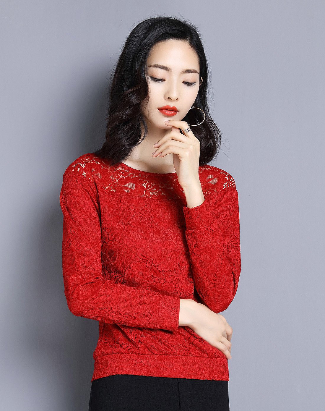 蕾丝修身打底衫红色