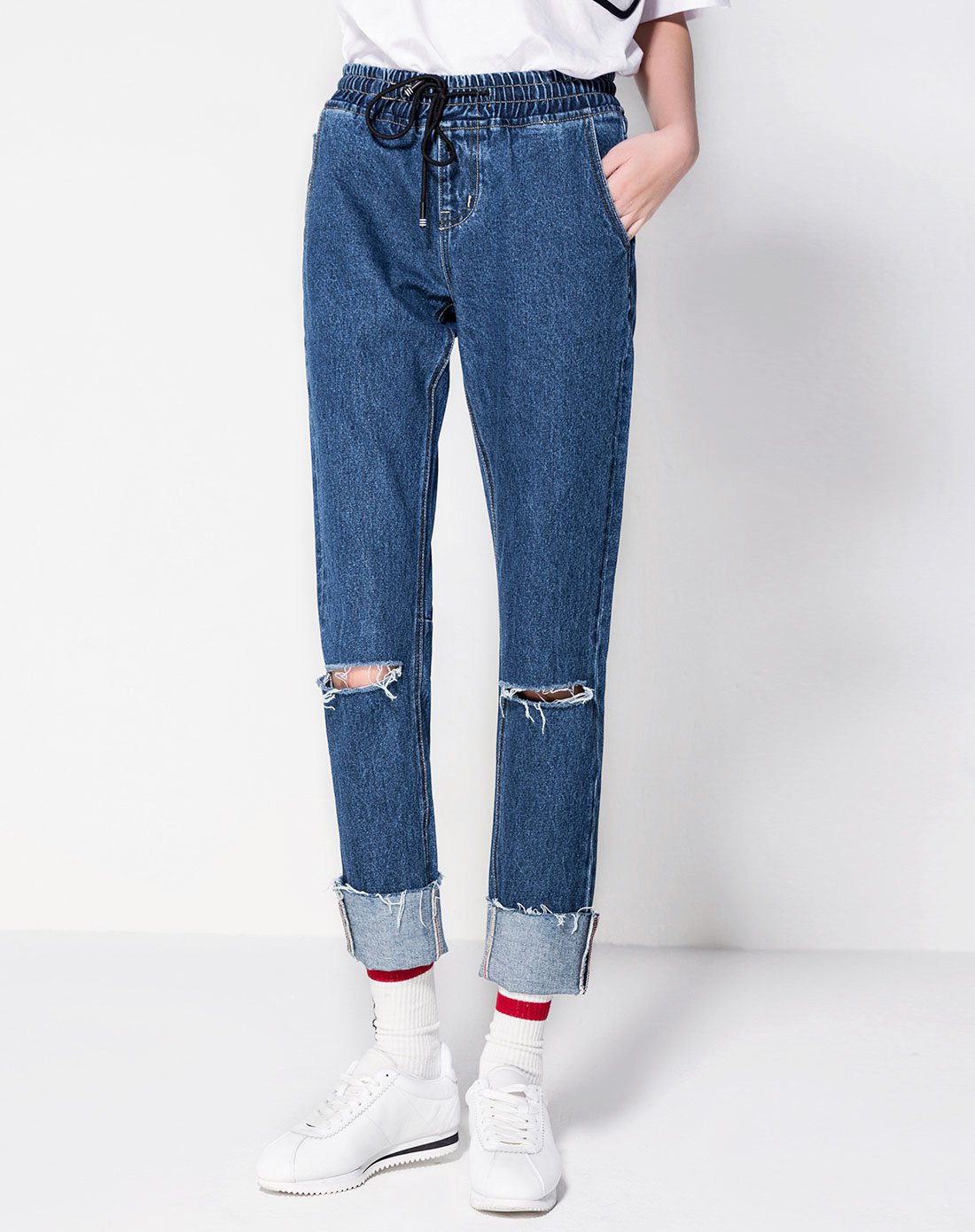 女款中腰系带破洞毛边牛仔垮裤浅蓝色