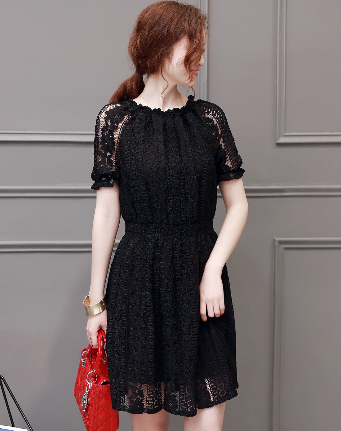 蕾丝镂空一字领连衣裙酒红