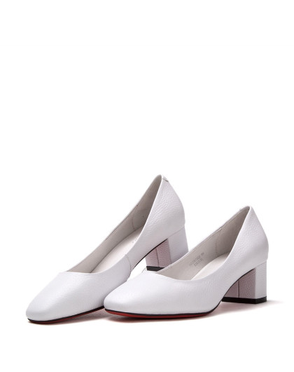 2017年春季新款端庄百搭方头粗跟女士皮鞋白色
