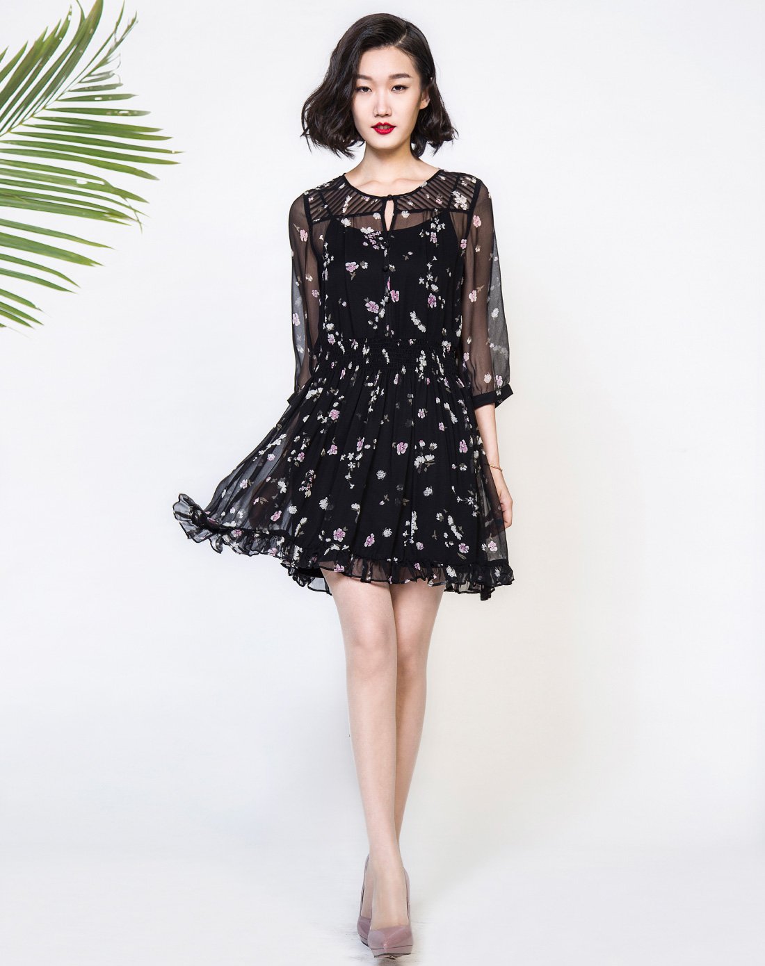 黑色碎花镂空圆领开叉七分袖收腰花边裙摆雪纺连衣裙