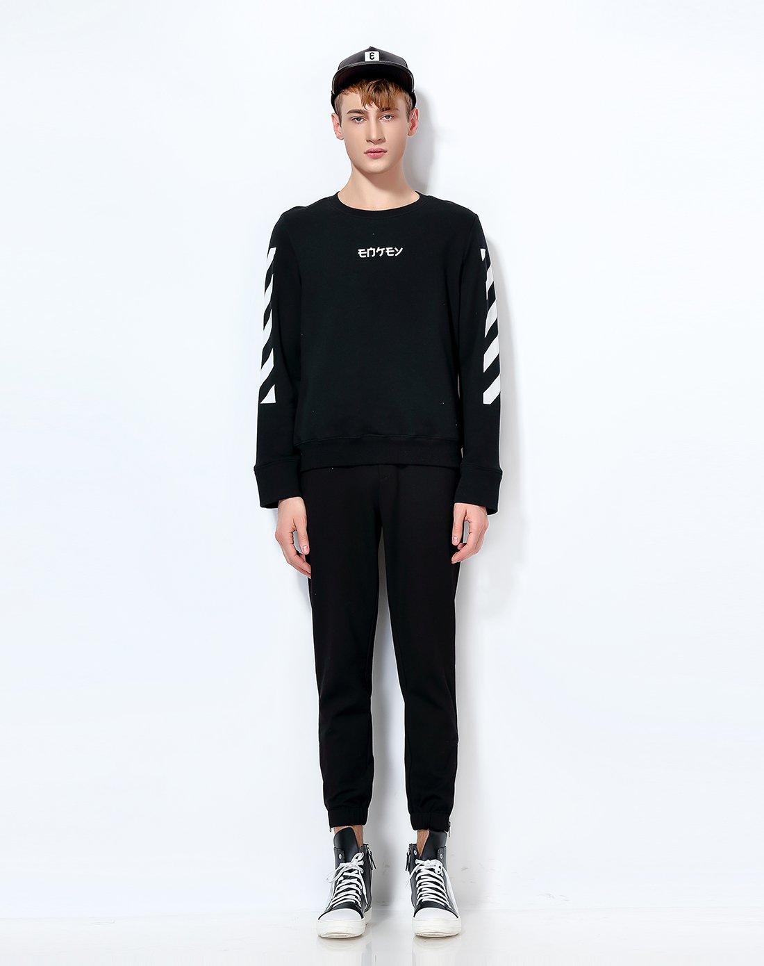 情侣装 男款运动长袖上衣 两袖黑白相间胶印白色