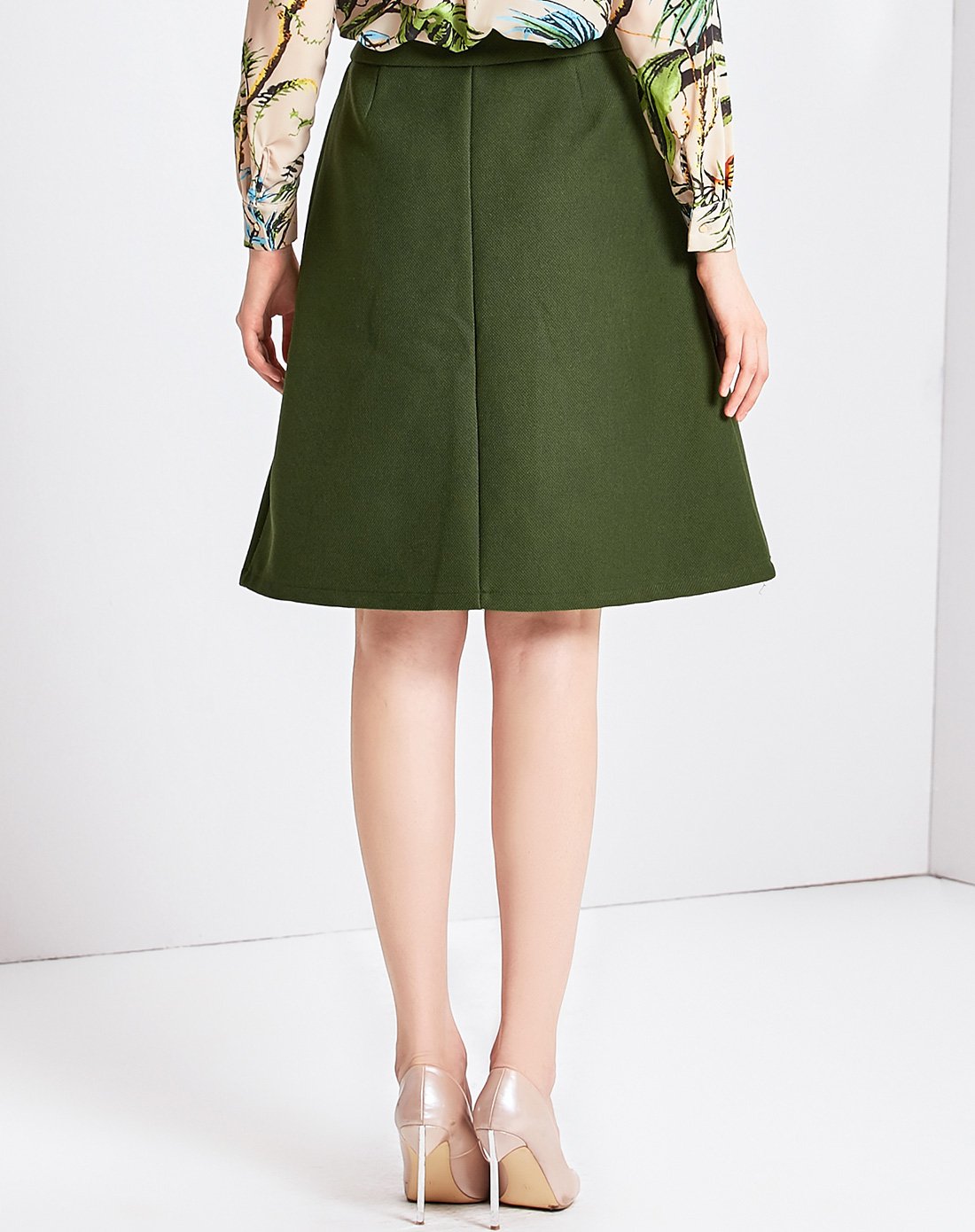 军绿色单排扣口袋设计a摆线条利落半裙