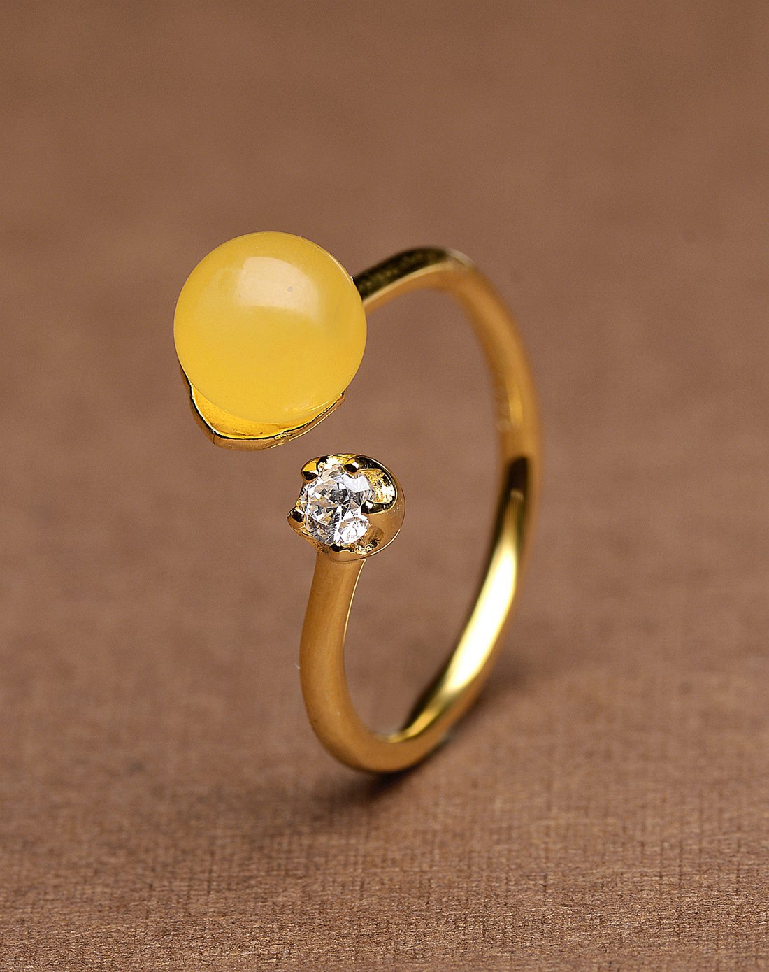 金万年 天然小精品鹅黄蜜蜡戒指如图