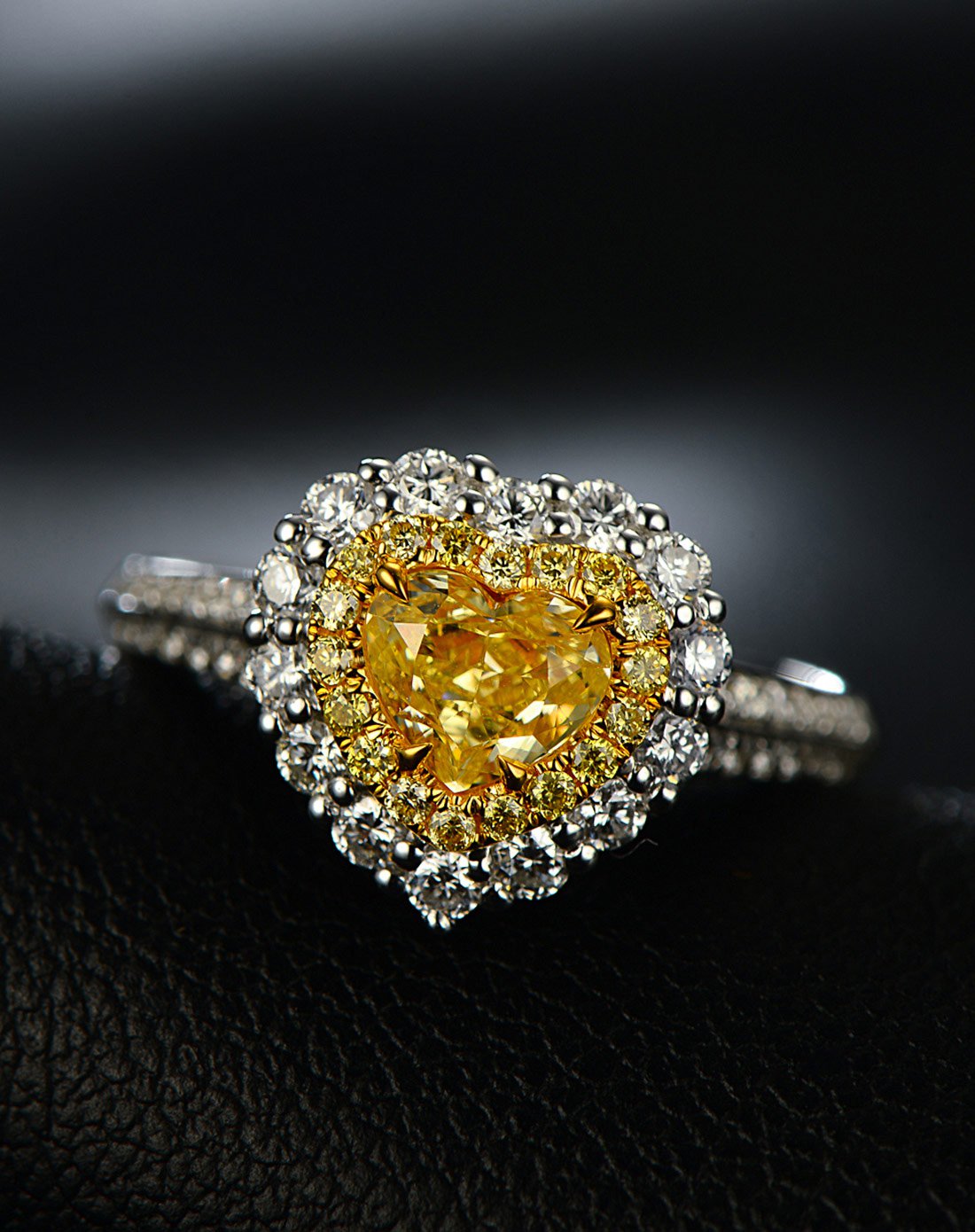 珂兰【唯品专供】共1.35克拉豪华群镶黄钻戒指