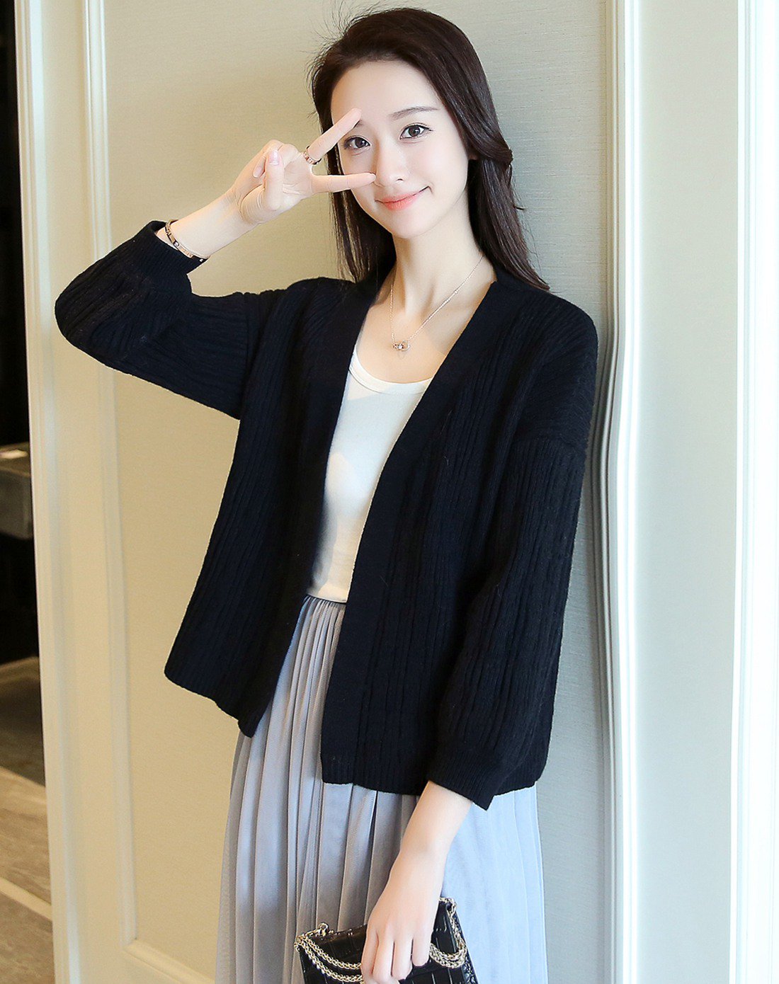 短款灯笼袖针织开衫米色