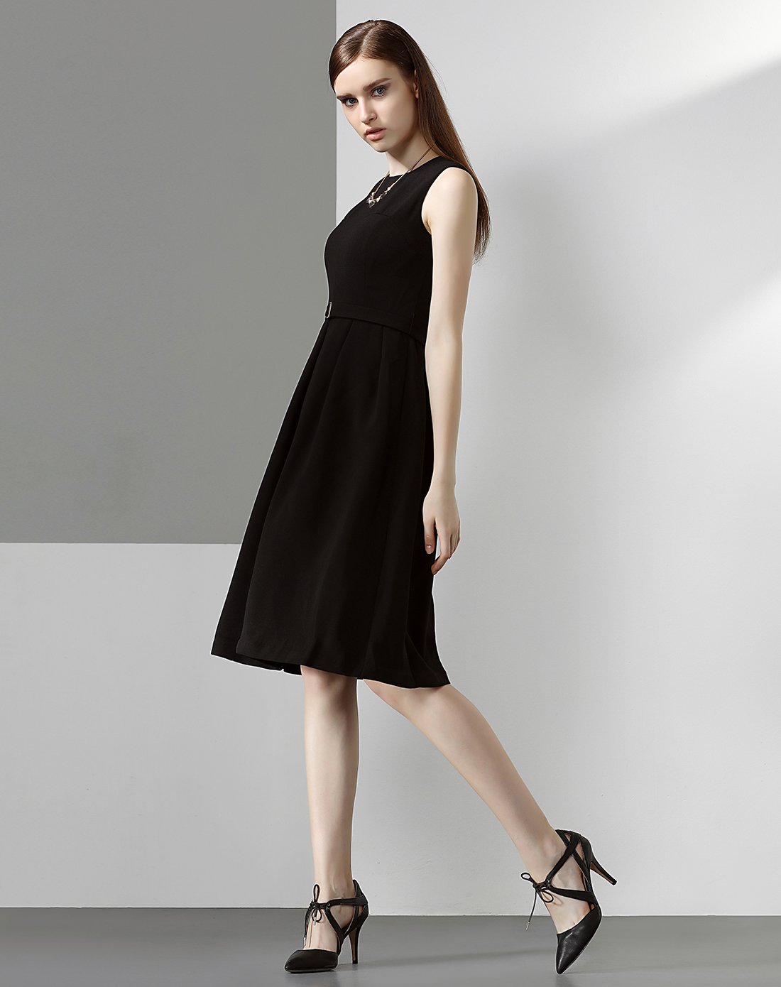 纯色百搭通勤复古高腰修身连衣裙黑色