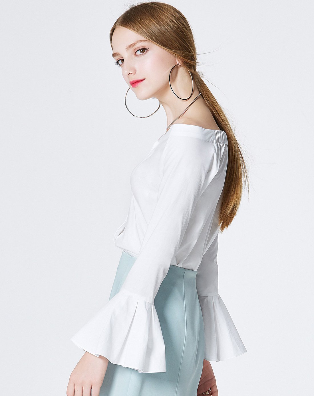白色一字领荷叶袖衬衫时尚气质上衣