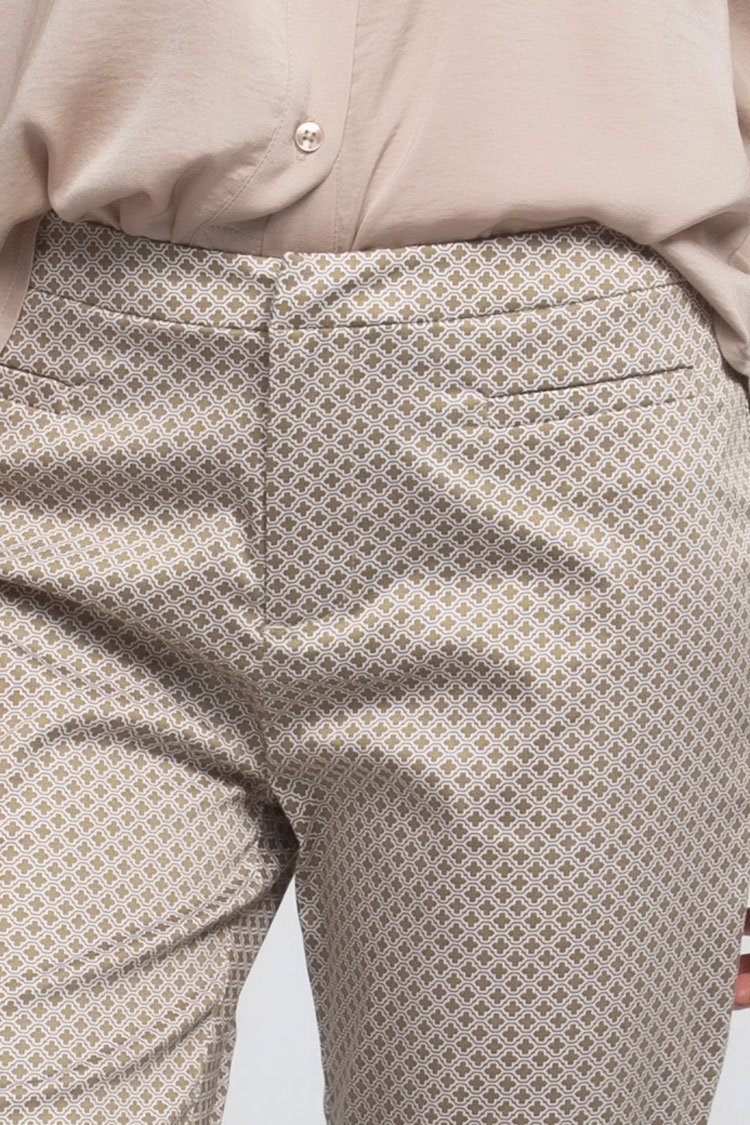 款七分喇叭裤浅驼色 商品分类: 女式休闲裤 产地: 中国 材质: 面料