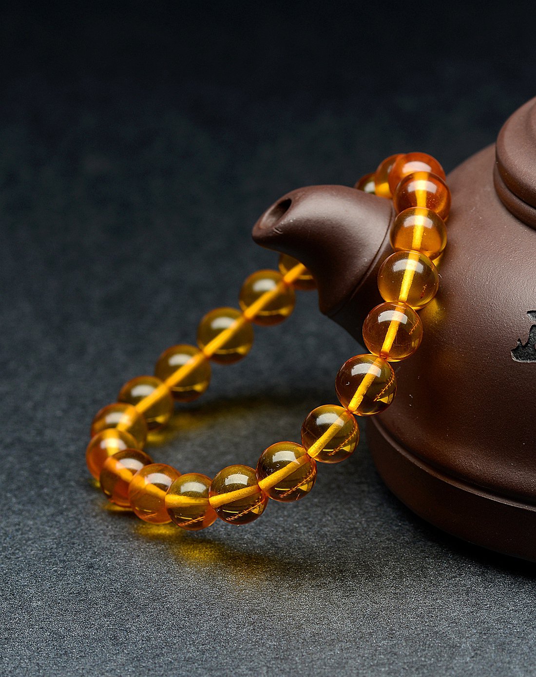 8mm天然正品金棕色金珀手链如图