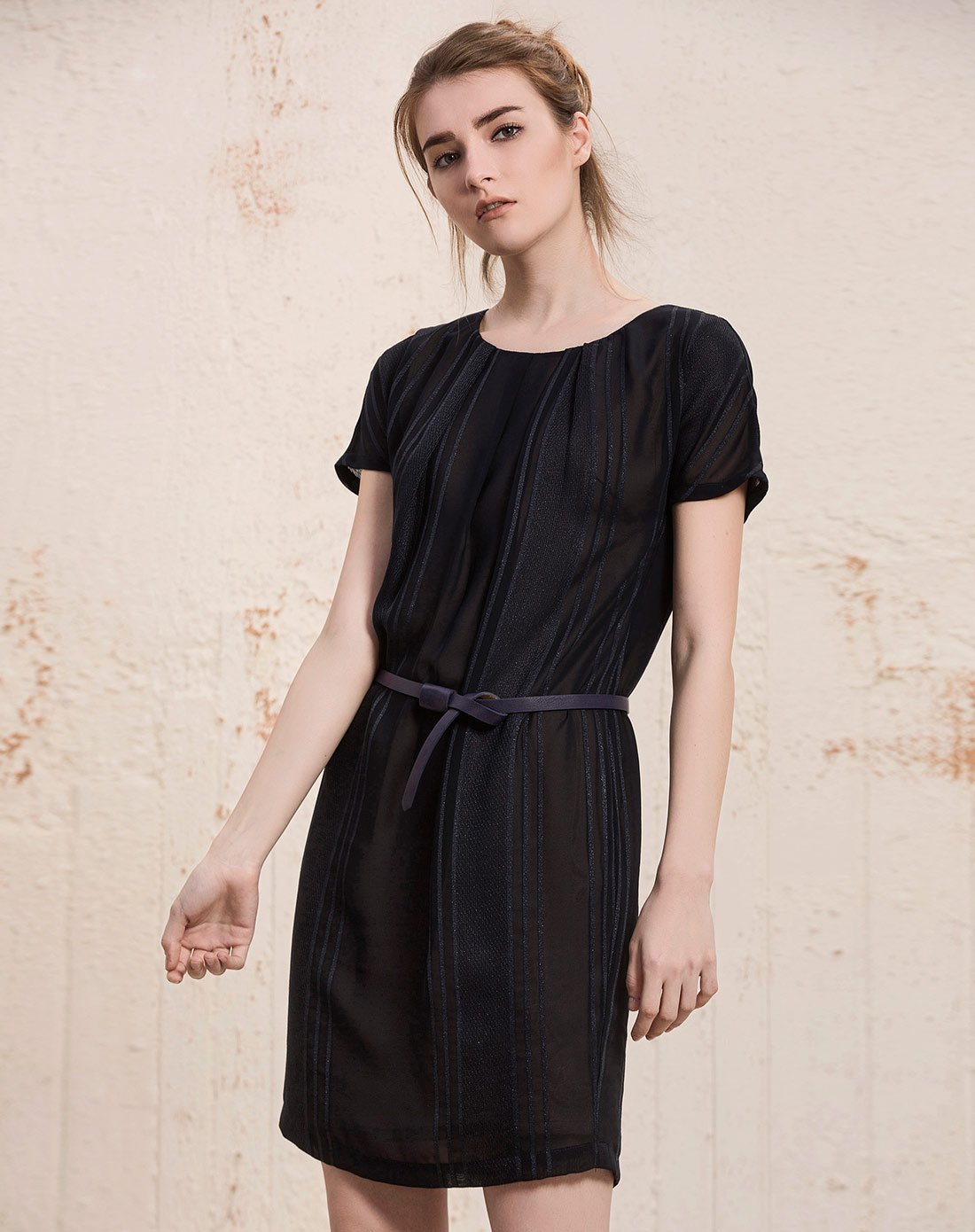 藏青色领口褶子茧型连衣裙藏青色