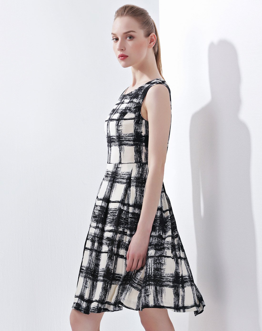 黑白格子印花收腰连身裙