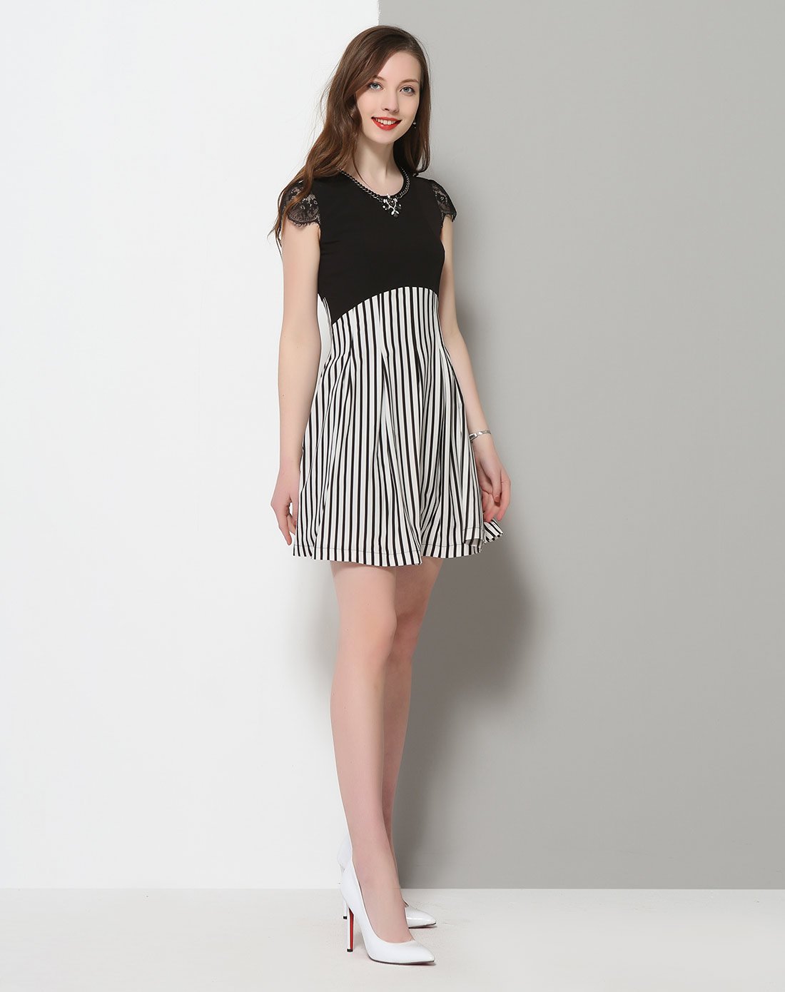 时尚简约宽松拼接连衣裙