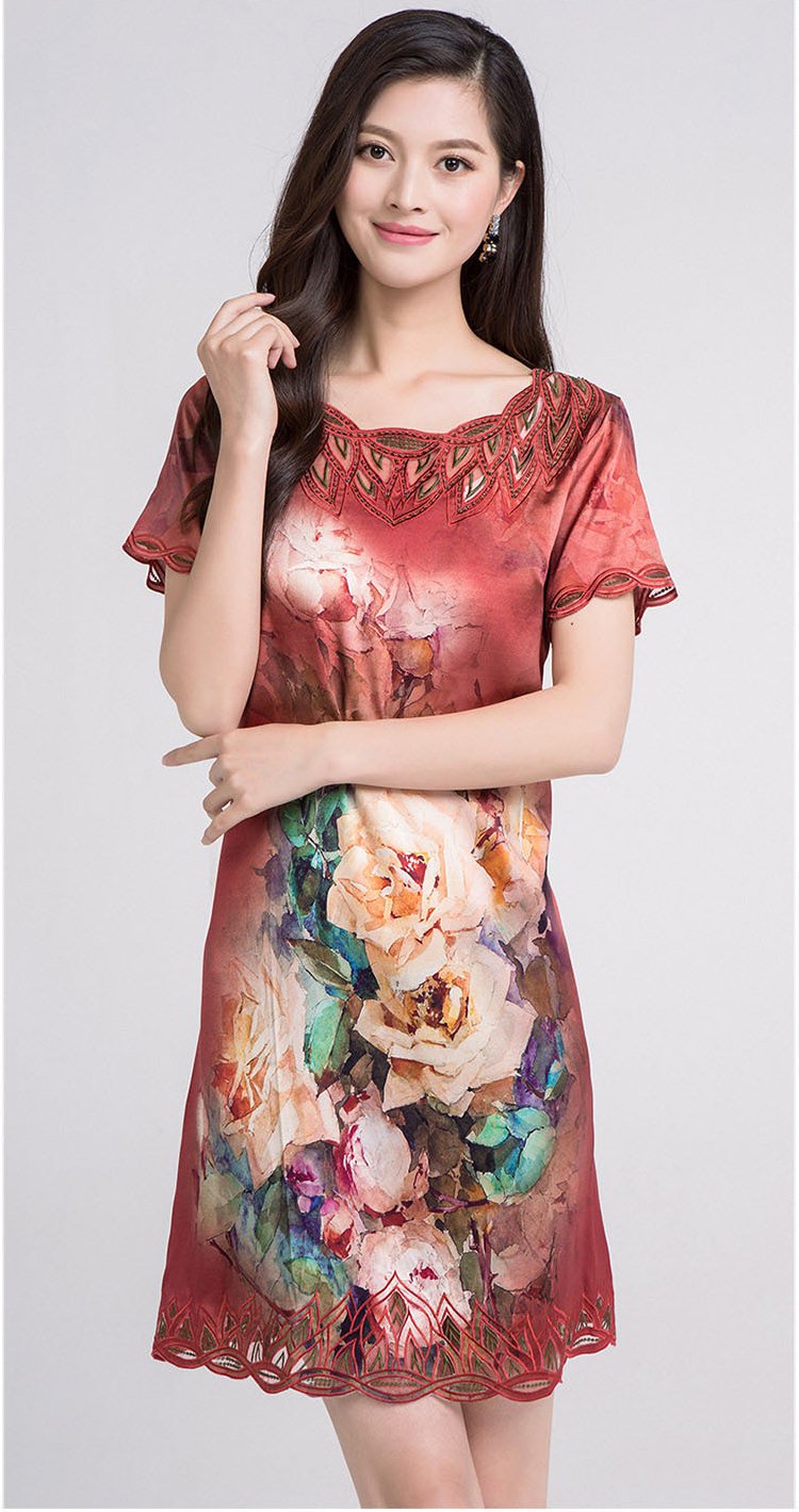 女款时尚圆领真丝连衣裙