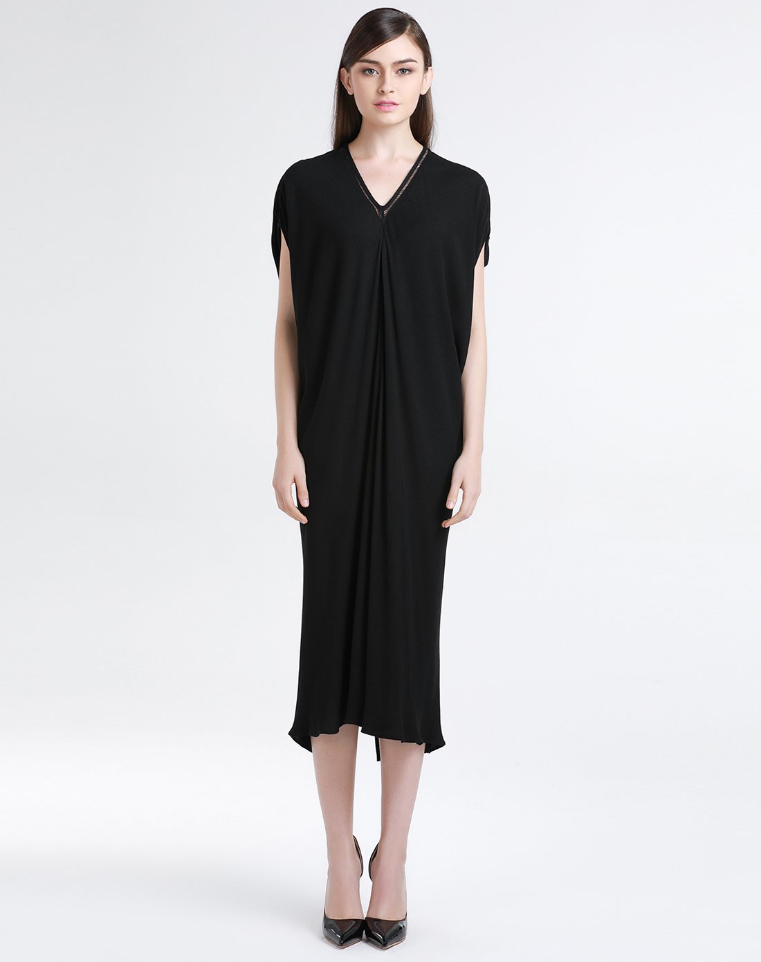 镂空v领廓形蝙蝠袖个性连衣裙