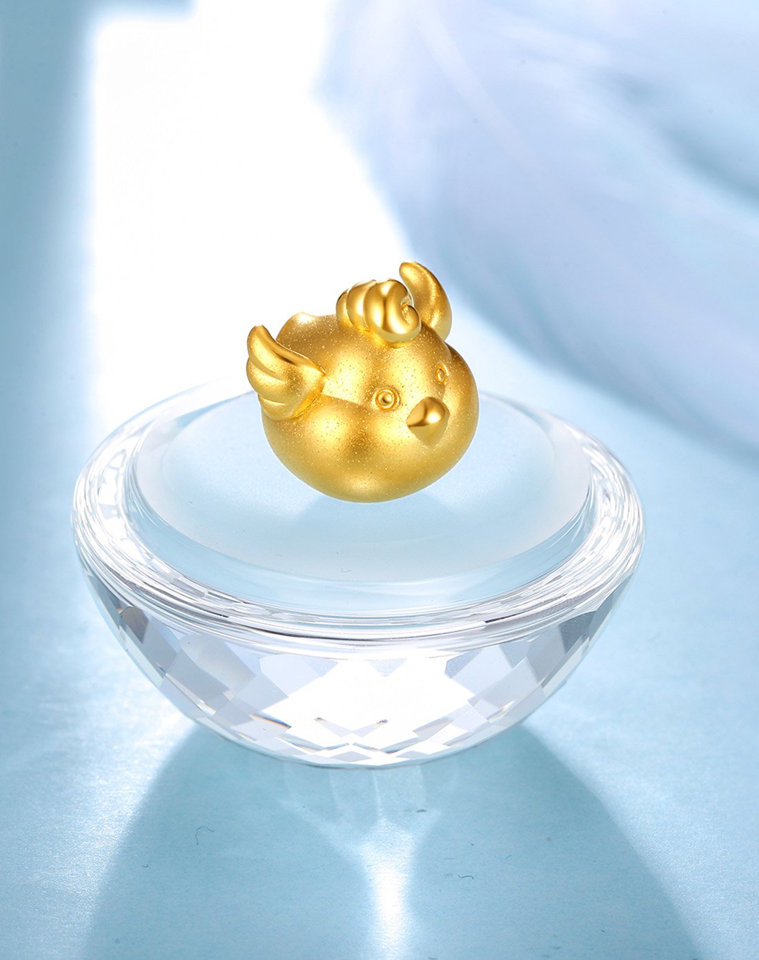 谢瑞麟足黄金水晶鸡摆件(送水晶底座)