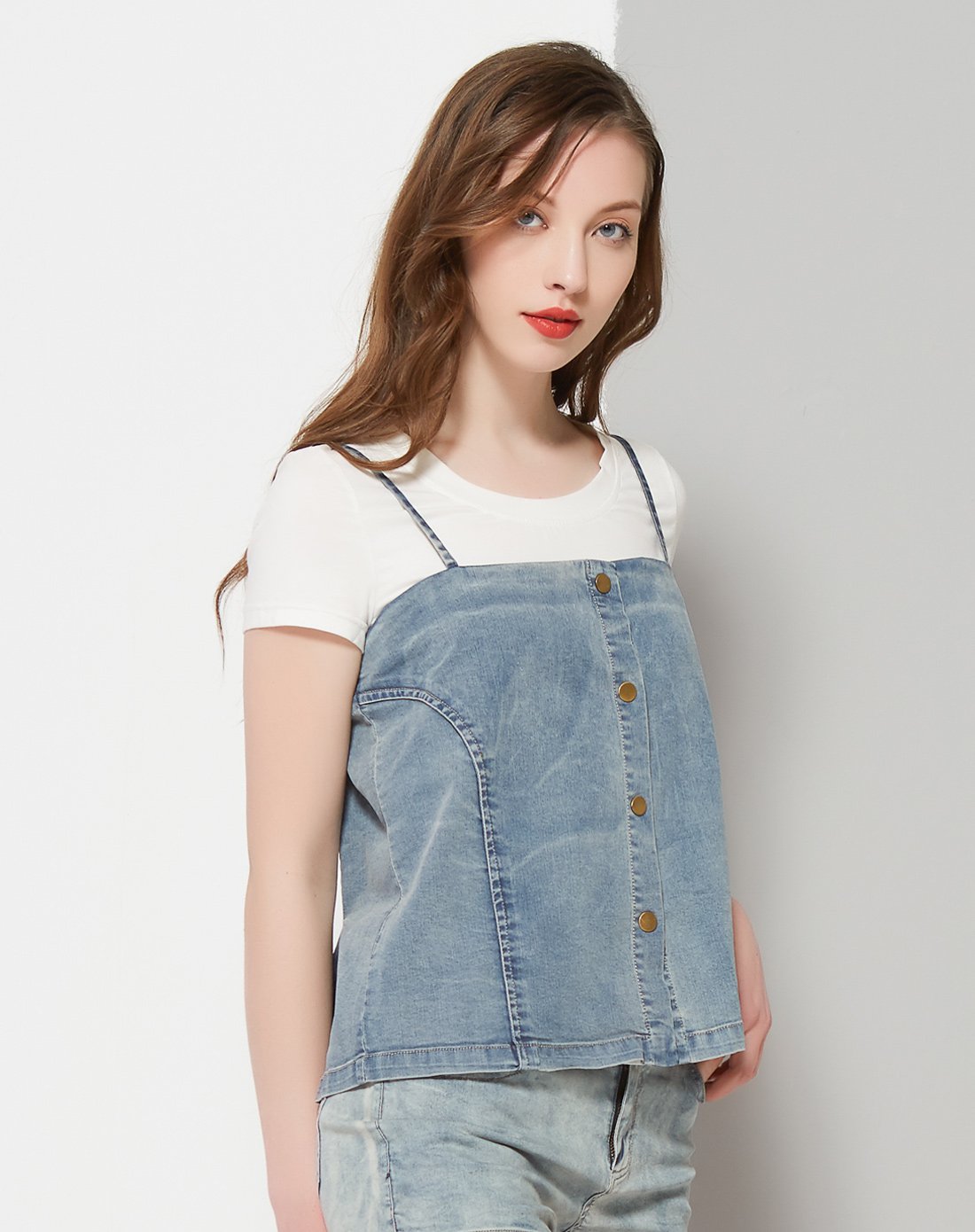 休闲简约纯色外穿牛仔吊带上衣白色