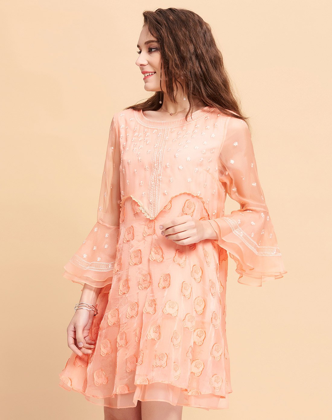 真丝绣花连衣裙