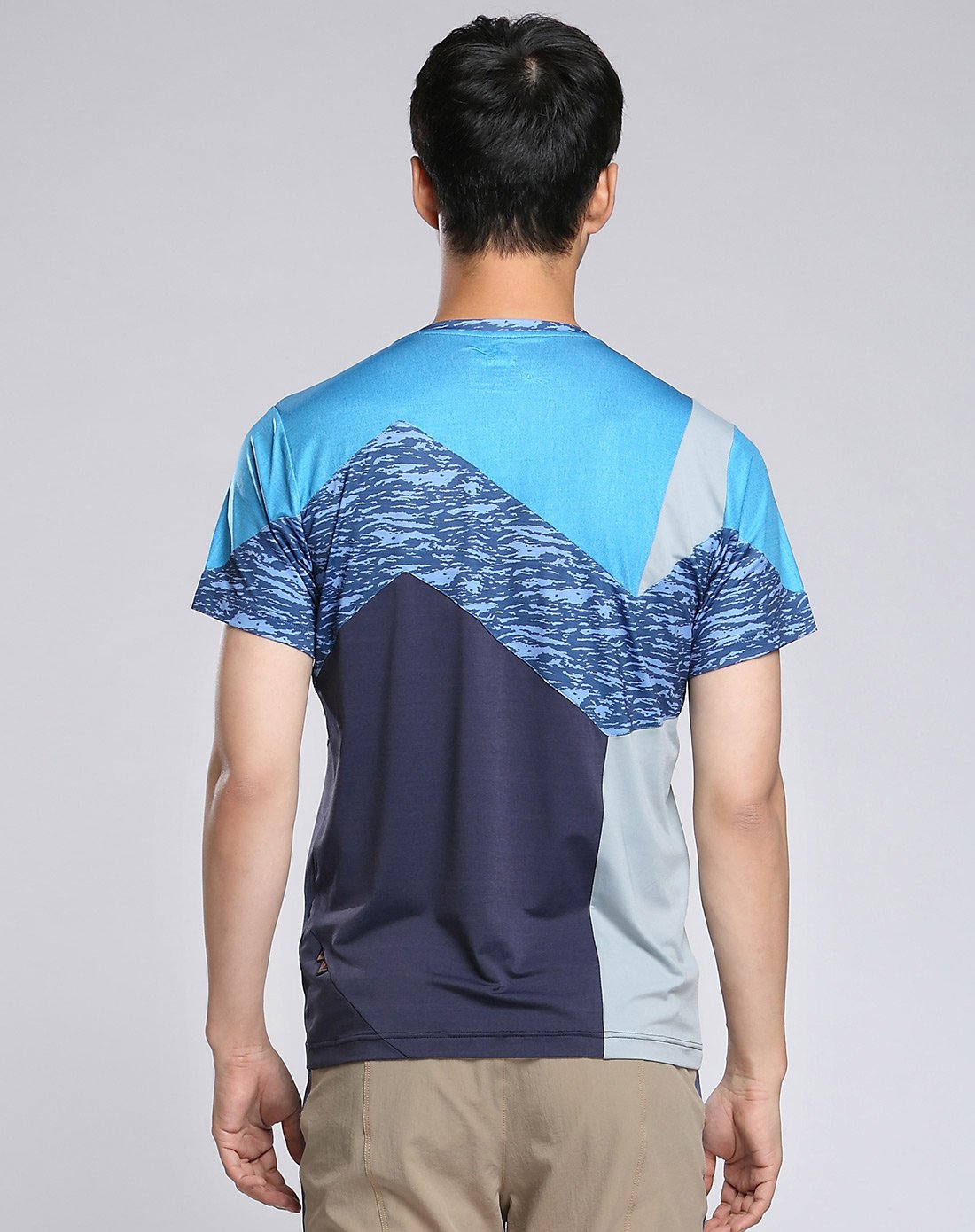 速干面料 男款深天蓝速干t恤 简约百搭