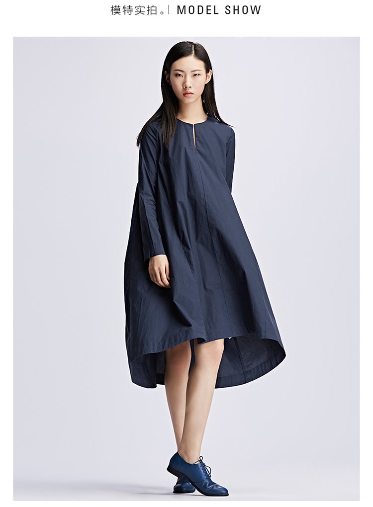 宽松圆领前开襟连衣裙