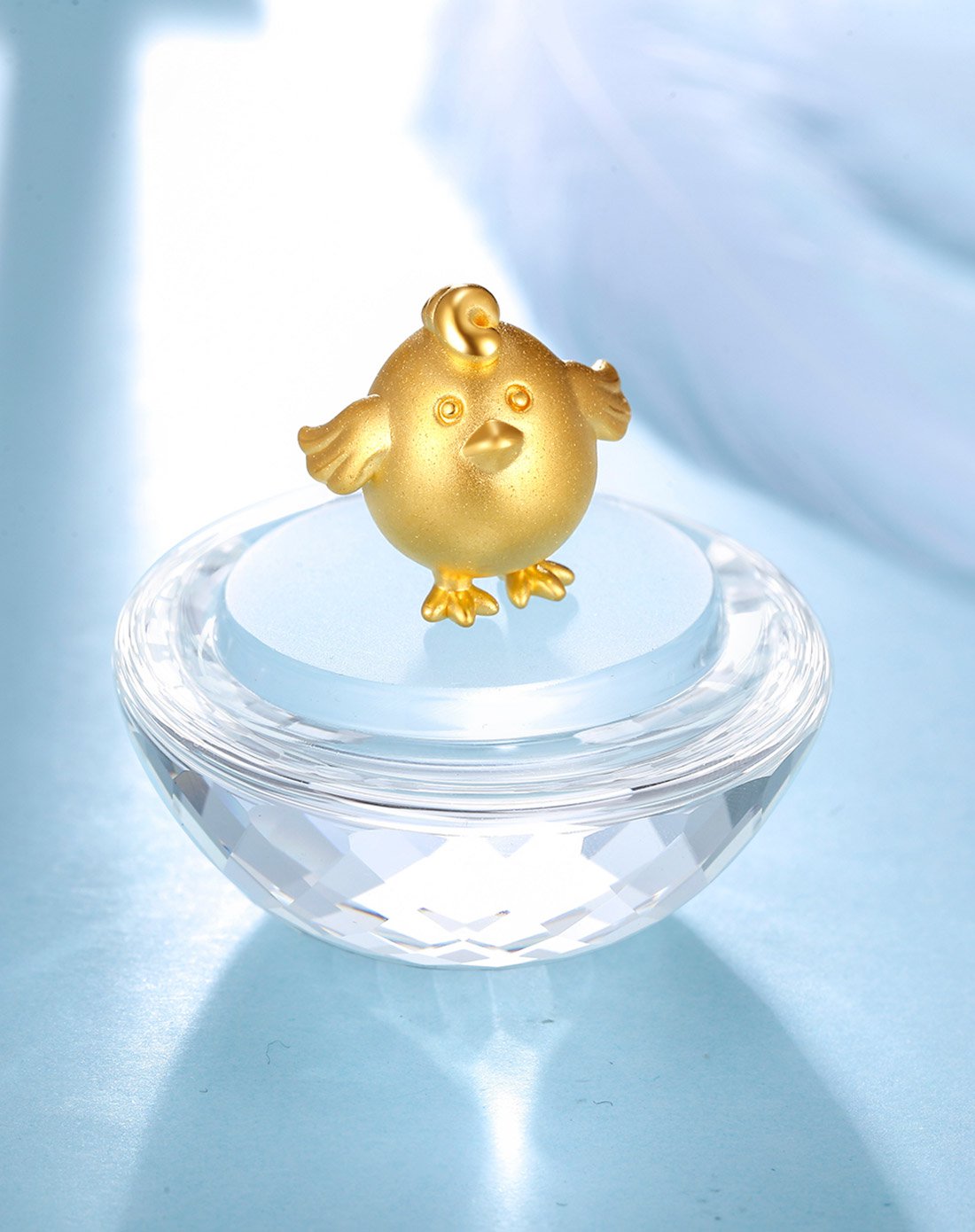 谢瑞麟足黄金水晶鸡摆件(送水晶底座)